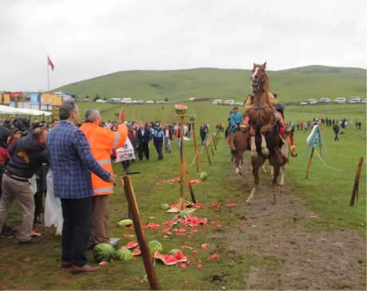 1500 Rakımlı Yaylada Emir Kümbet ve 6 Bin Şehit Anıldı