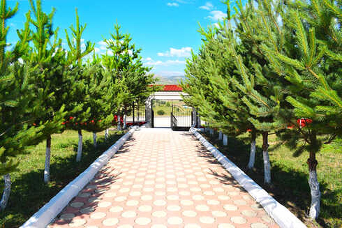 Alucra Şehitliğinin Bakım ve Onarımı Tamamlandı