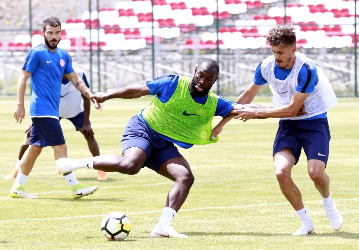 Antalyaspor, Erzurum-Palandöken Kampının Dördüncü Gününde Oyun-taktik Çalışmaları Gerçekleştirdi.