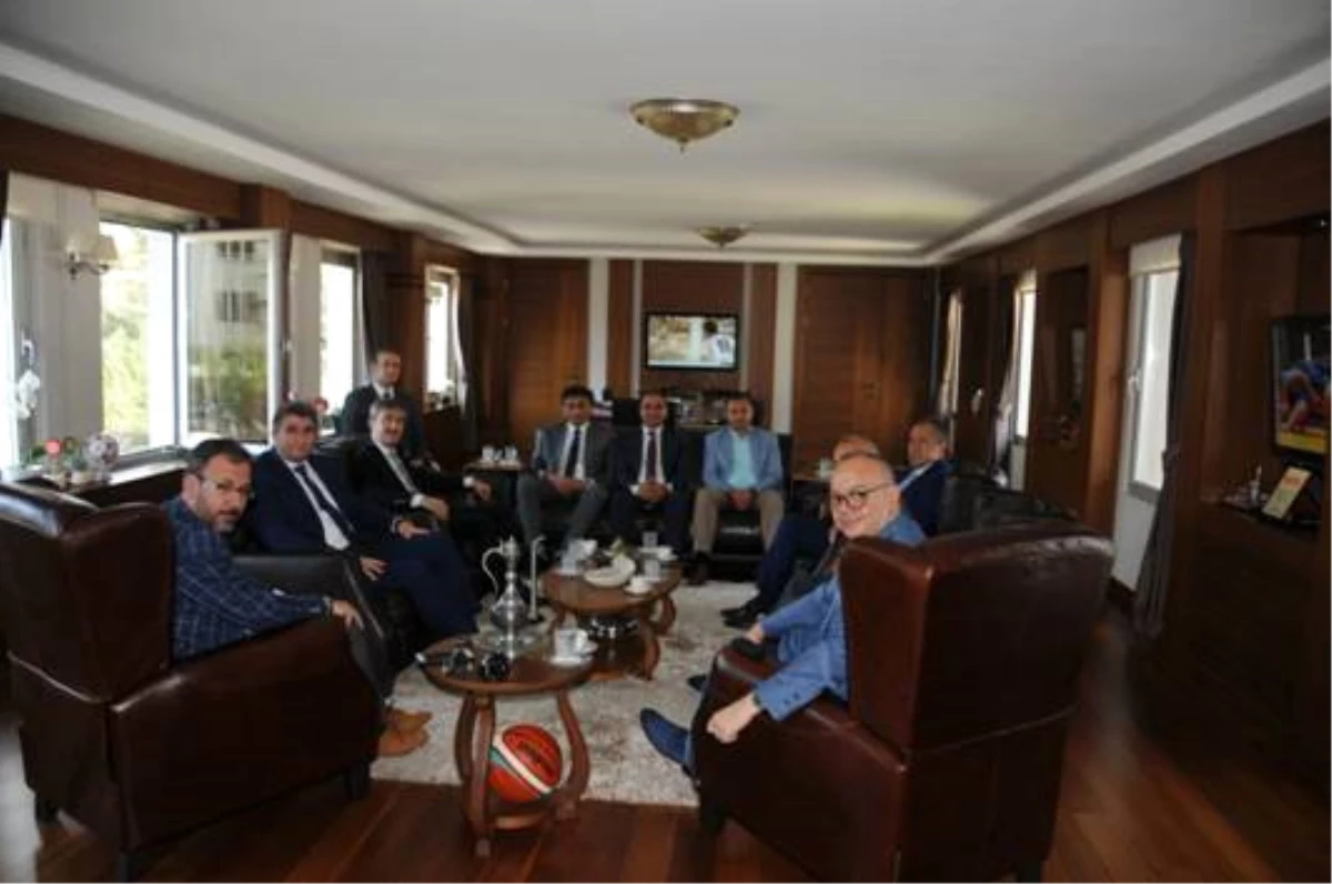 Başkanlardan, Spor Toto Teşkilat Başkanı Kasapoğlu\'na Ziyaret