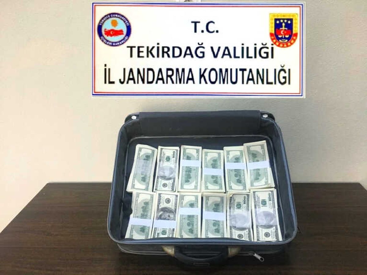 Bir Bavul Sahte Dolar Ele Geçirildi