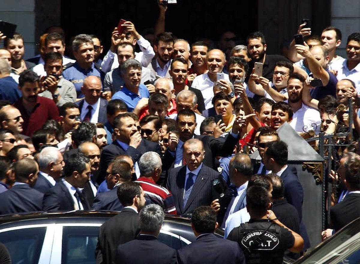 Cumhurbaşkanı Erdoğan\'a Vatandaşlardan Yoğun İlgi