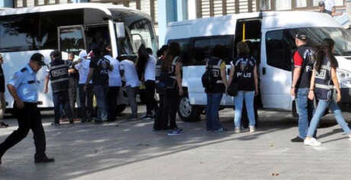 Denizli\'de İnternet Üzerinden Cinsel İlişki Dolandırıcılığına 26 Gözaltı