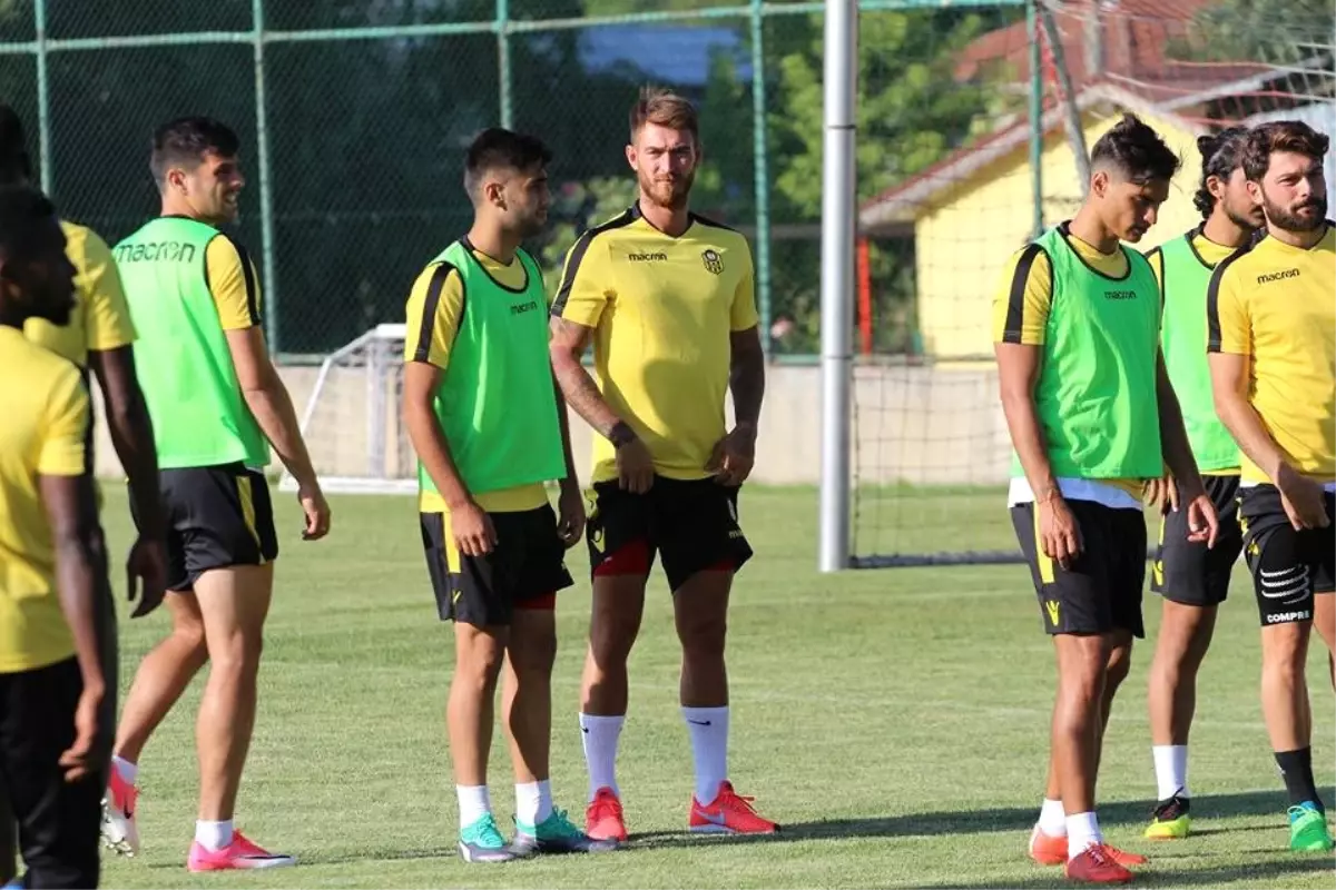 Evkur Yeni Malatyaspor\'un Yeni Transferi Kampa Katıldı