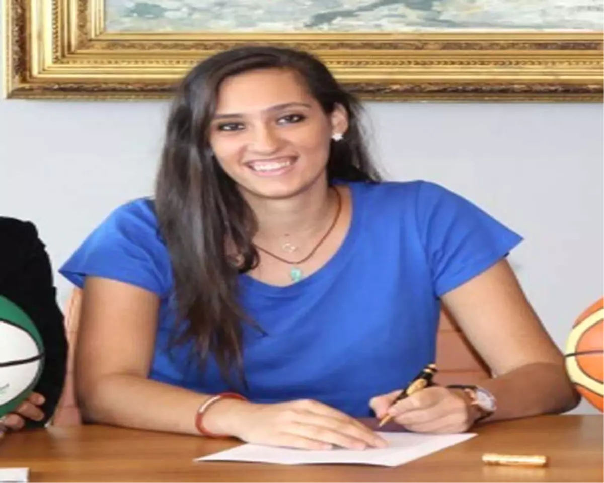 Gizem Başaran, Hatay Büyükşehir\'e İmza Attı