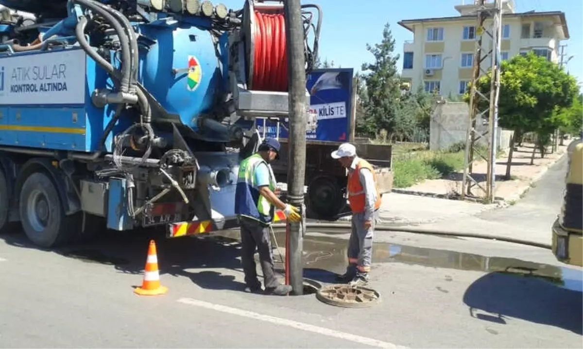 Kanalizasyon Hatlarının Temizliği Yapılmaya Başlandı