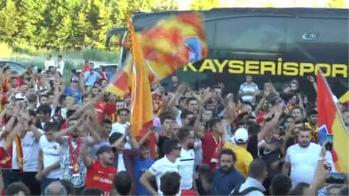 Kayserispor Yeni Transferlerini Taraftara Tanıttı