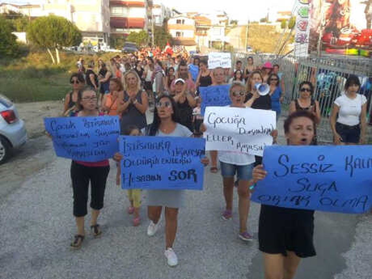 Marmara Adası\'nda Kadınlar, Çocuk İstismarına Karşı Yürüdü