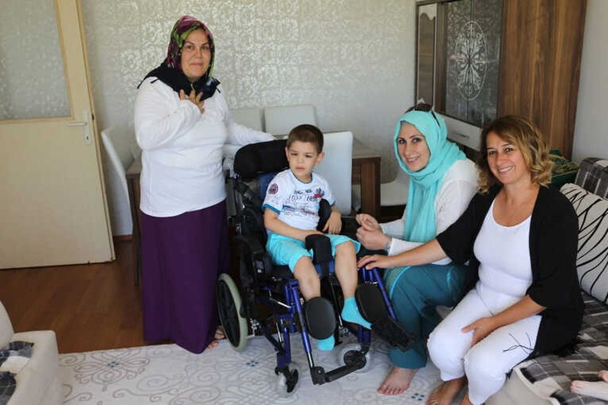 Özel Sandalyesine Kavuştu