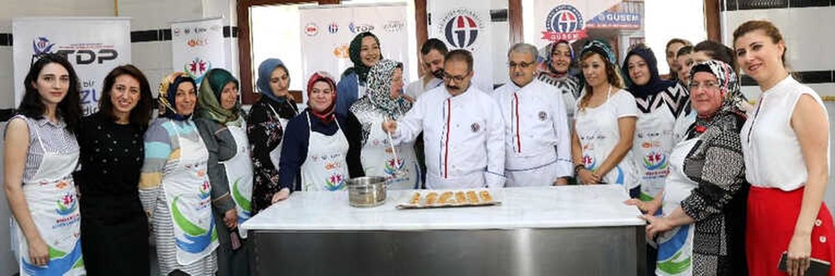 Rektör Gür, Temel Pastacılık Kursuna Katıldı.