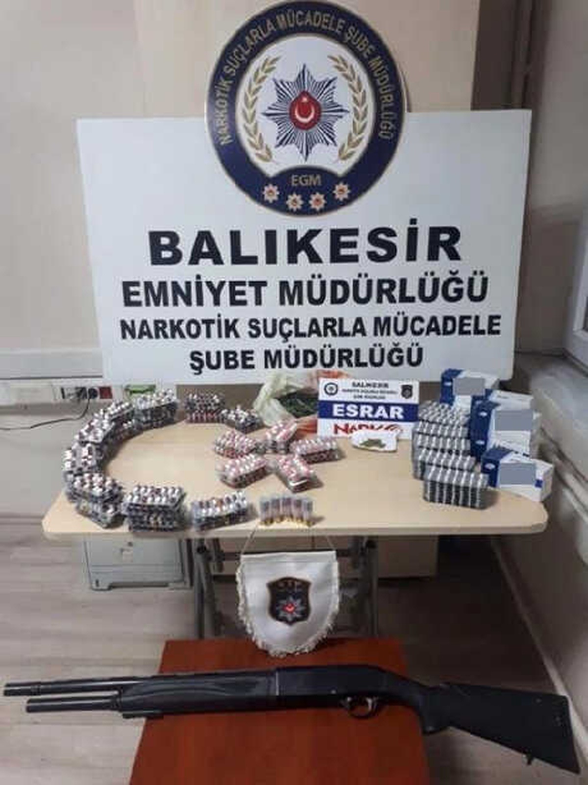 Şifreli Kelimelerle Haberleşen Uyuşturucu Tacirleri Yakalandı