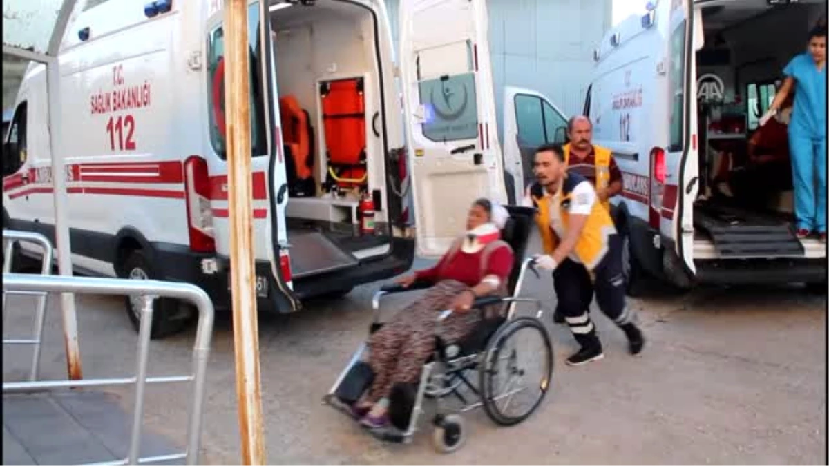 Sivas\'ta Trafik Kazası: 17 Yaralı