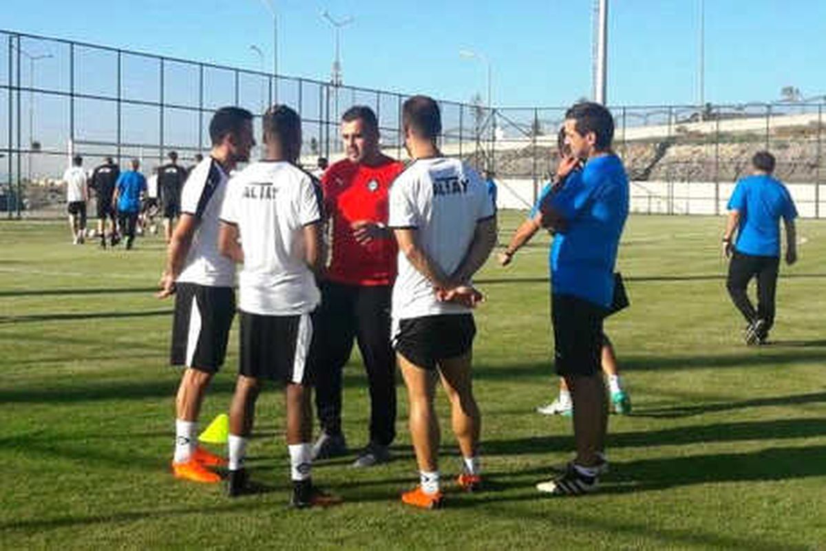 Altay Üçte Üç Peşinde