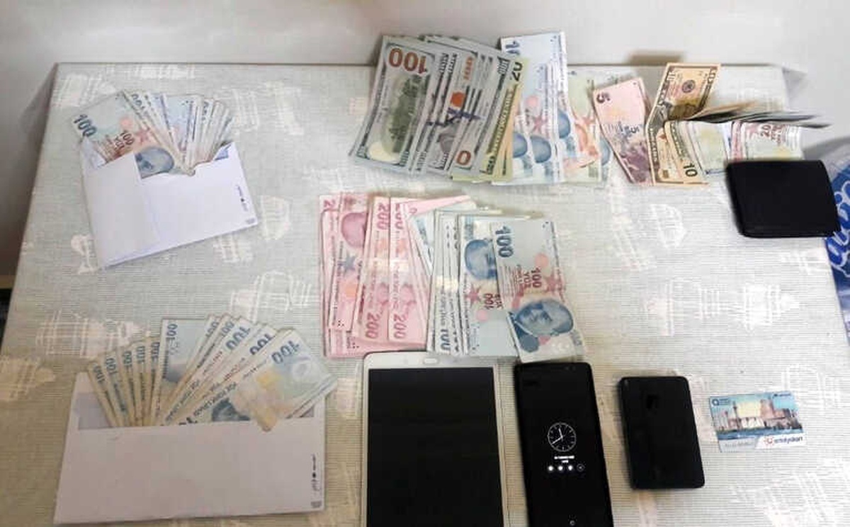 Antalya\'da Fetö/pdy Operasyonu: 3 Gözaltı