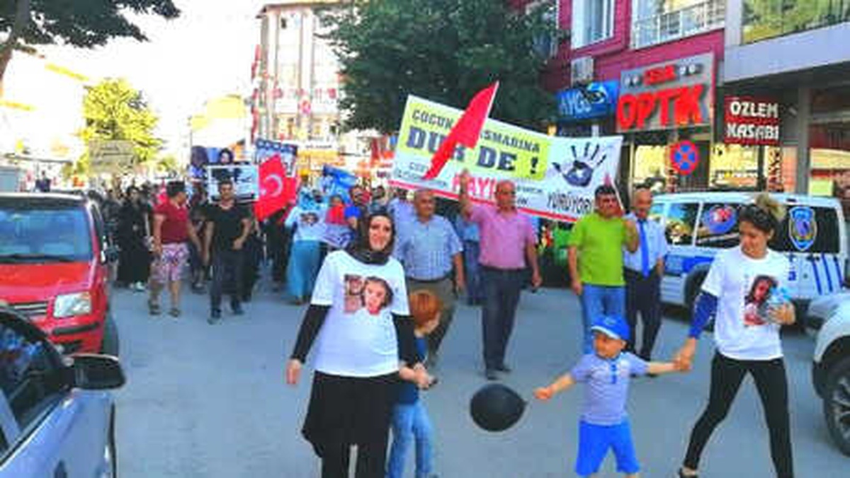 Çocuk İstismarına Tepki İçin Yürüdüler