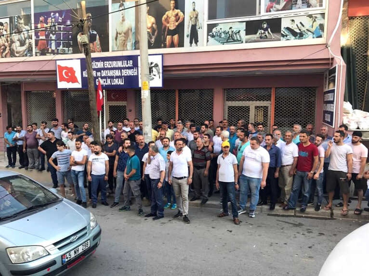 Dernek Binası Kapatılan Erzurumlular Yolu Trafiğe Kapattı