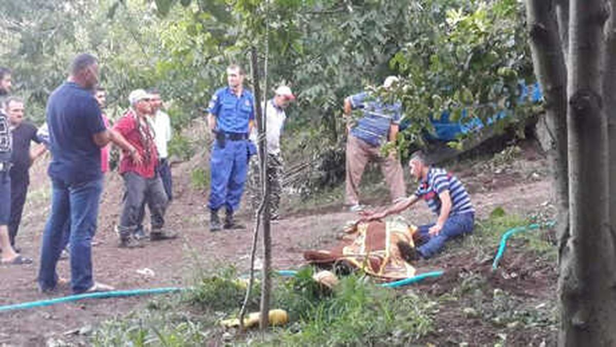 Devrilen Traktörün Altında Kalarak Öldü