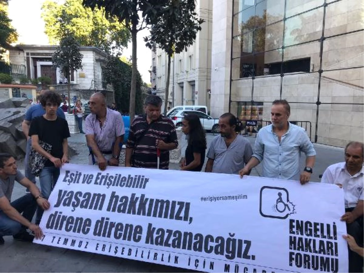 Engelli Hakları Forumu Üyelerinden Beyoğlu\'nda Eylem