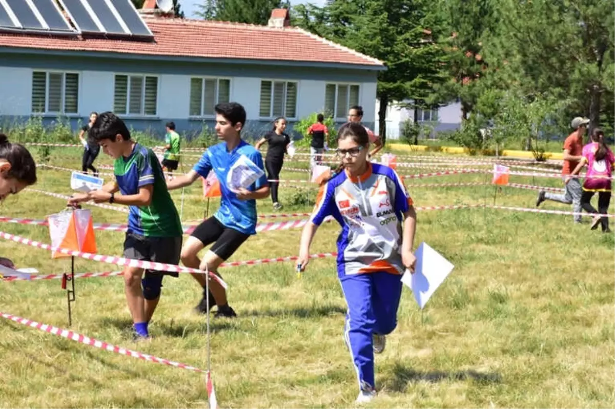 Genç Oryantiringçiler Zamana Karşı Yarıştı