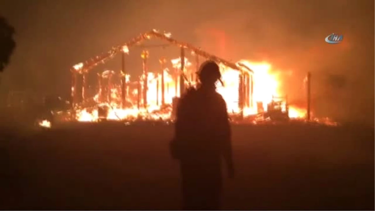 Güney Kaliforniya\'da Binlerce Kişi Elektriksiz Kaldı- San Diego\'da Yangınlar Nedeniyle Ohal İlan...