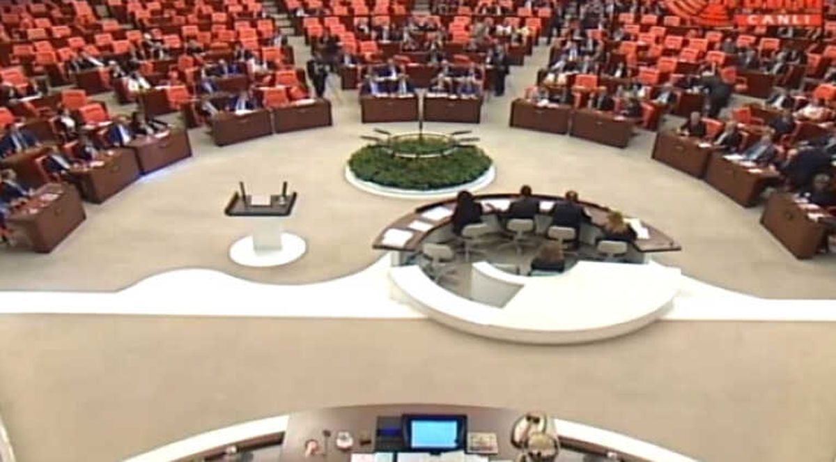 Hdp\'li Buldan ve Temelli İstiklal Marşı\'na Katılmadı
