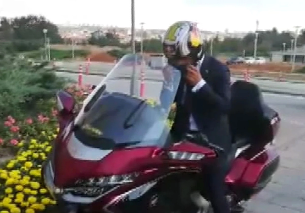 Kenan Sofuoğlu Yemin Törenine Motosikletiyle Geldi