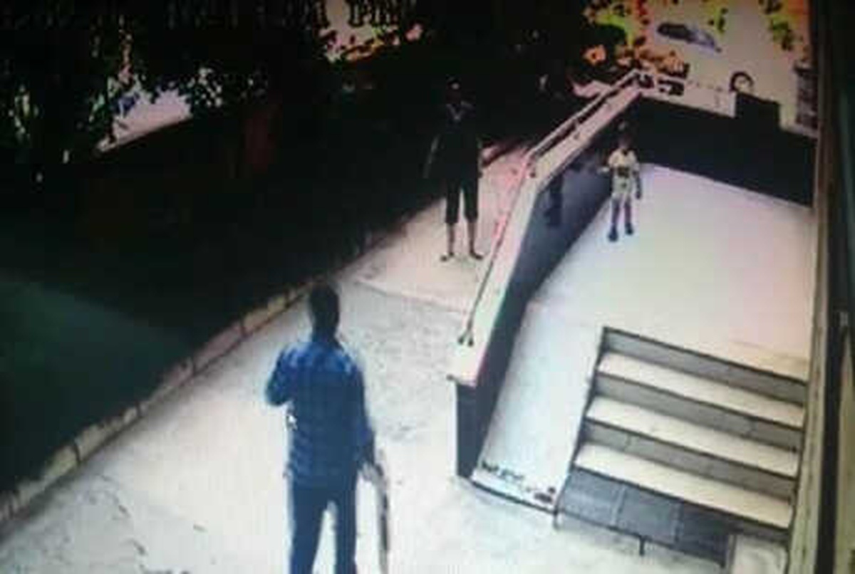 Küçük Çocuğun Gözleri Önünde Kadını ve Torununu Yaraladı