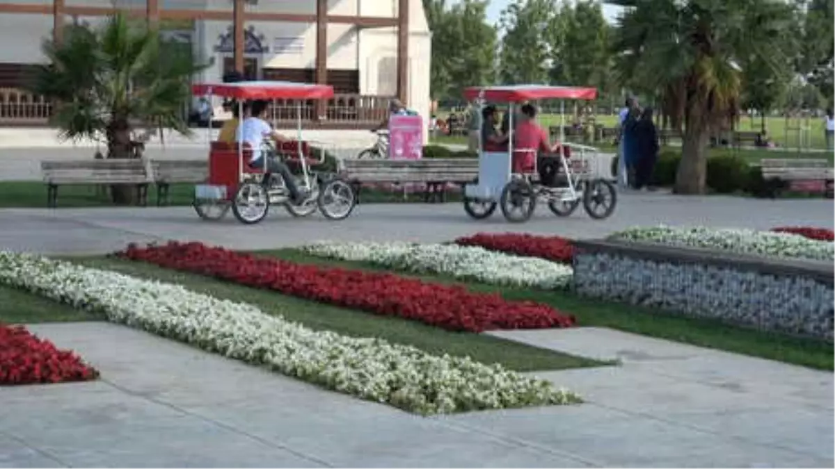 Maltepe\'de Ailece Bisiklet Keyfi