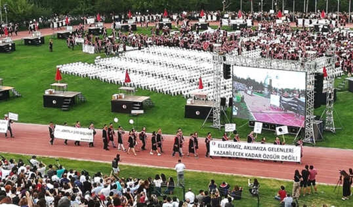 ODTÜ\'deki Mezuniyet Törenine Soruşturma: 3 Gözaltı