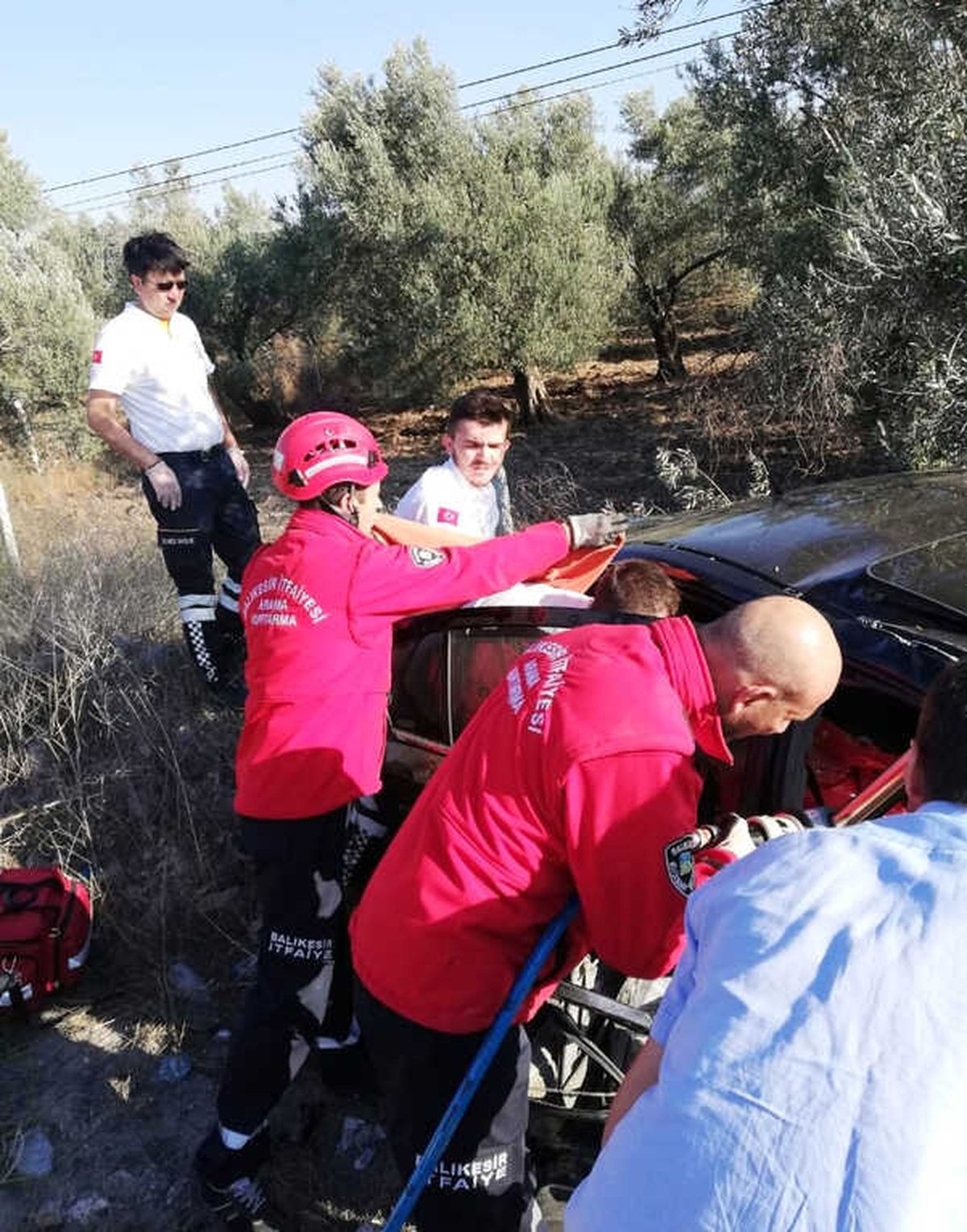 Otomobil Ağaca Çarptı: 2 Yaralı