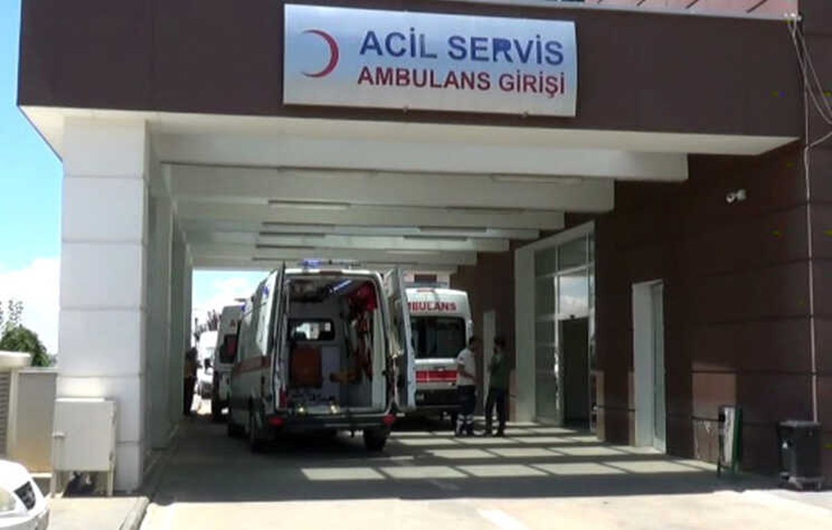 Otomobil Şarampole Yuvarlandı: 4 Yaralı