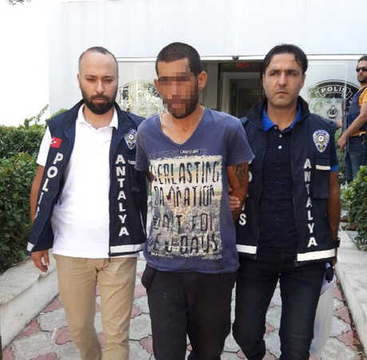 Otomobilden Altın Çalan Hırsız Yakalandı