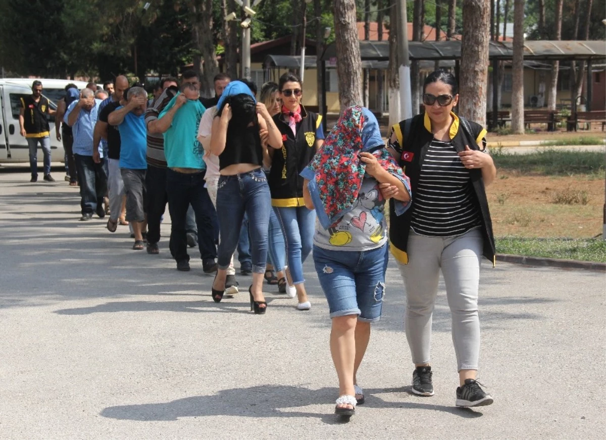 Polis Fuhuş Çetesini; Gezici Doktor, PTT Görevlisini Kılığına Girerek Çökertti