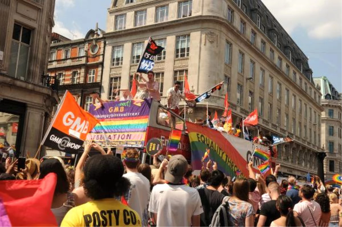 Pride London" Yürüyüşü Başladı