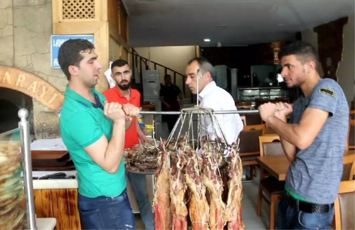 Siirt Büryanı Yaz Aylarında da Rağbet Görüyor