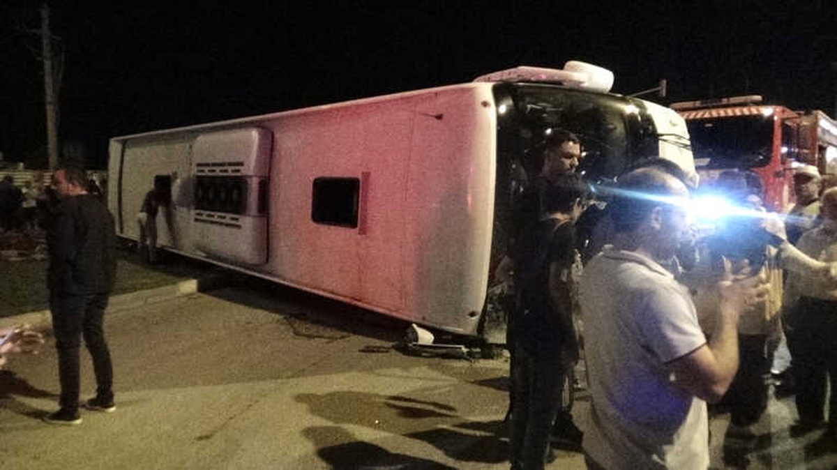 Tırla Yolcu Otobüsü Çarpıştı: 1 Ölü, 13 Yaralı