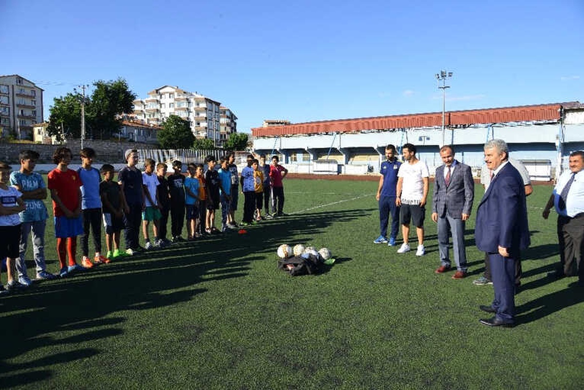 Vali Akın, Gençlik Hizmetleri ve Spor İl Müdürlüğünde İnceleme Yaptı
