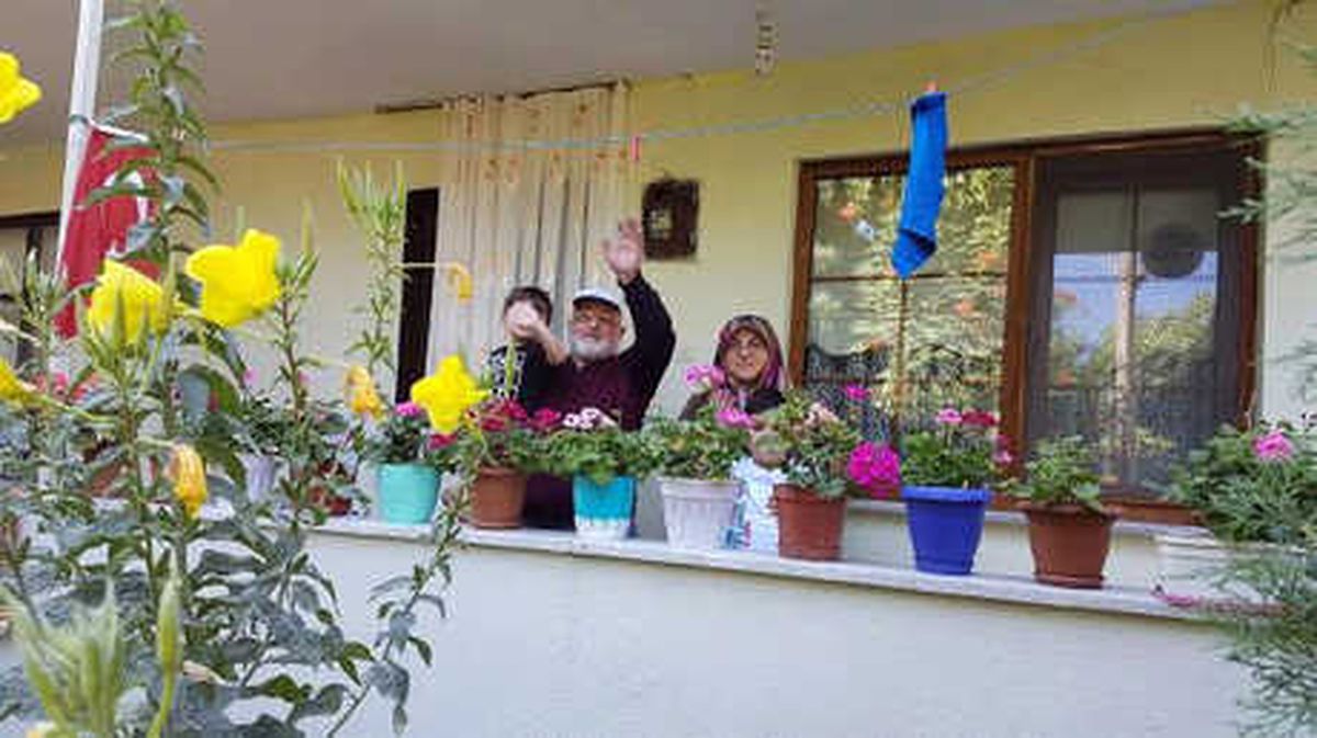 Yaşlı Çiftin \'Survivor\' Mücadalesi İnternette İlgi Gördü