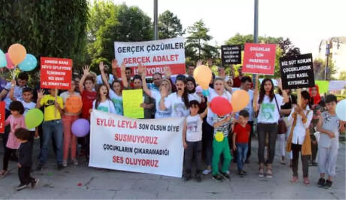 Ağızlarına Siyah Bant Yapıştırarak Çocuk İstismarını Protesto Ettiler