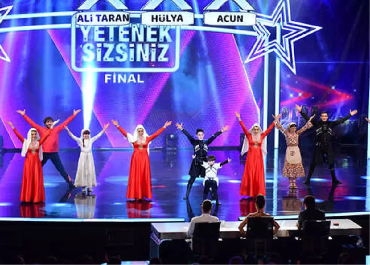 İnegöl Ahıskalılar Derneği Folklör Ekibi Final Performansı