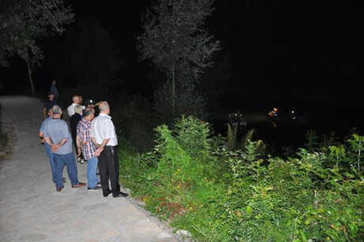 Irmağa Giren \'Yunus\'u Denize Ulaştırmak İçin Çalışmalar Sürüyor