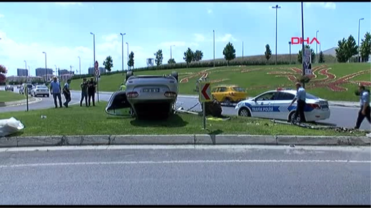 İstanbul Emniyet Kemeri Sayesinde Takla Atan Otomobildeki Baba ve 2 Çocuğunun Burnu Bile Kanamadı