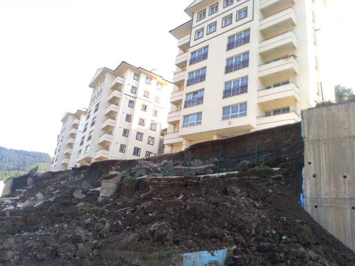 Kastamonu\'da TOKİ Konutlarının İstinat Duvarı Çöktü