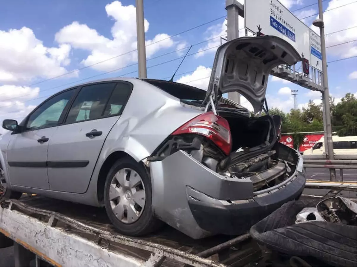 Küçükçekmece\'deki Zincirleme Kaza Trafiği Felç Etti