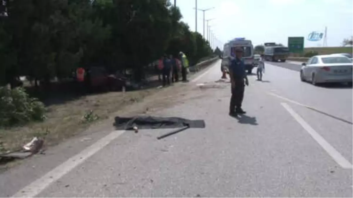 Otomobil Sürücüsü Direksiyon Hakimiyetini Kaybetti: 1\'i Bebek, 2 Kişi Hayatını Kaybetti