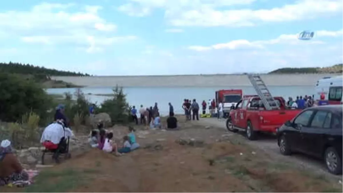 Oynamak İçin Gölete Giden Kardeşlerden Biri Boğuldu Diğerini Balık Tutan Vatandaşlar Kurtardı