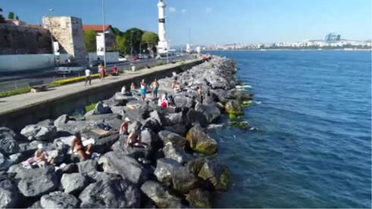 Plaja Dönen Sarayburnu Sahili Havadan Görüntülendi