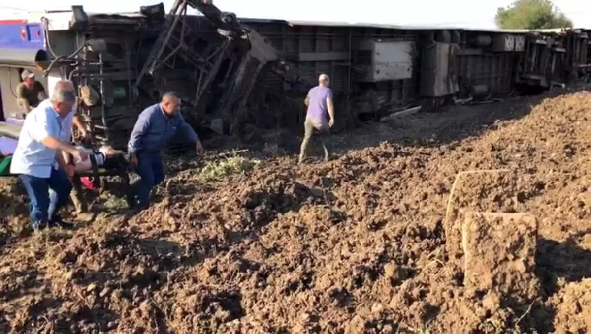 Tekirdağ\'da Yolcu Treni Devrildi: Yaralılar Var