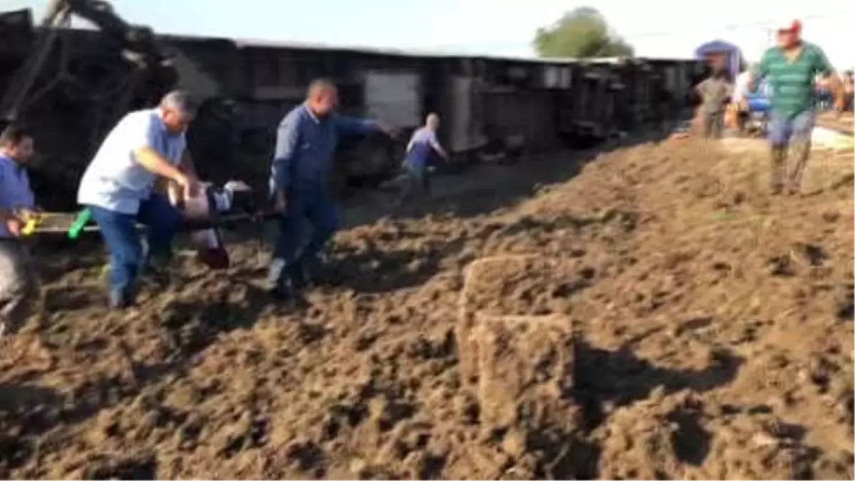 Tekirdağ\'da Yolcu Treni Devrildi: Yaralılar Var