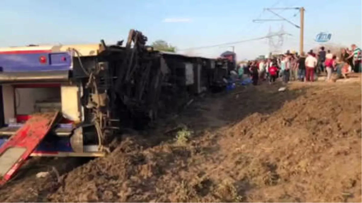 Tekirdağ\'da Yolcu Treni Devrildi: Yaralılar Var